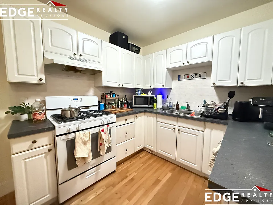 60 Egmont St #3