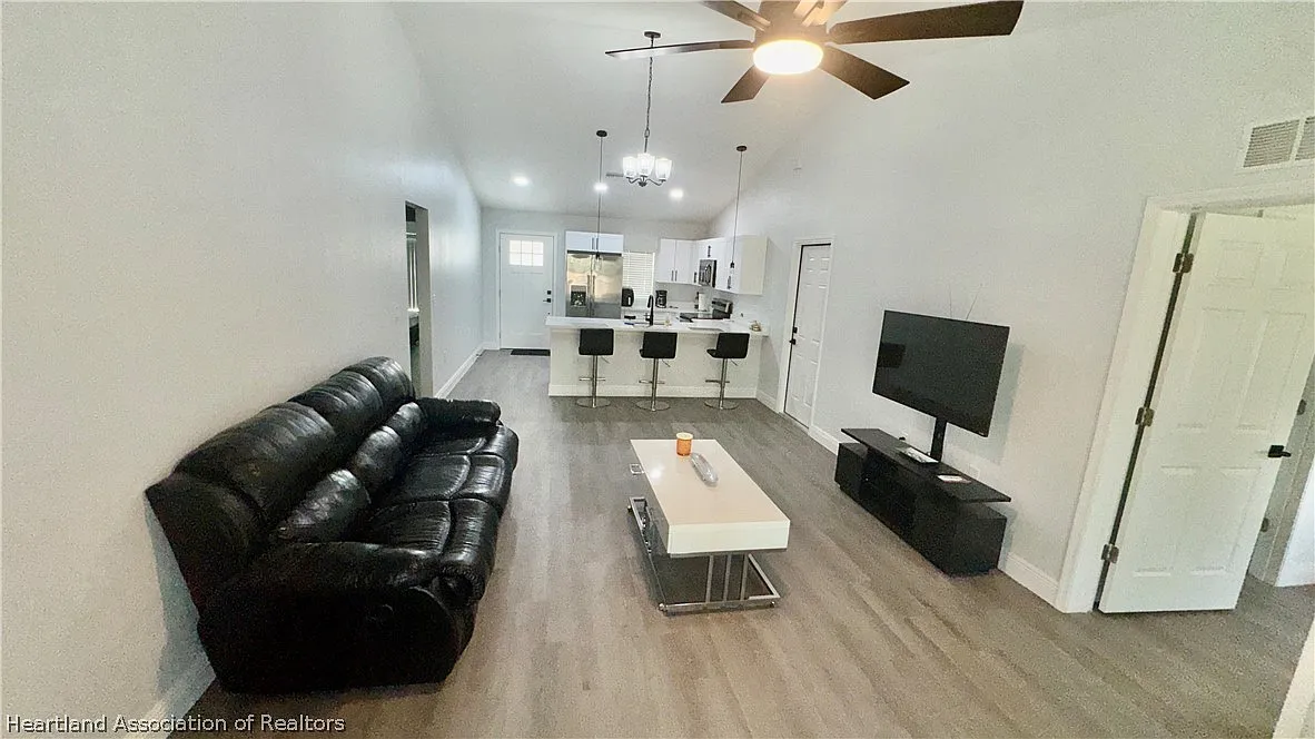 3 bed, 2.0 bath, 1344 sqft, $1,775 — Photo 4
