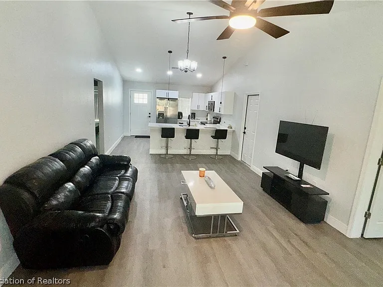 7000 Schumacher Rd — Photo 4