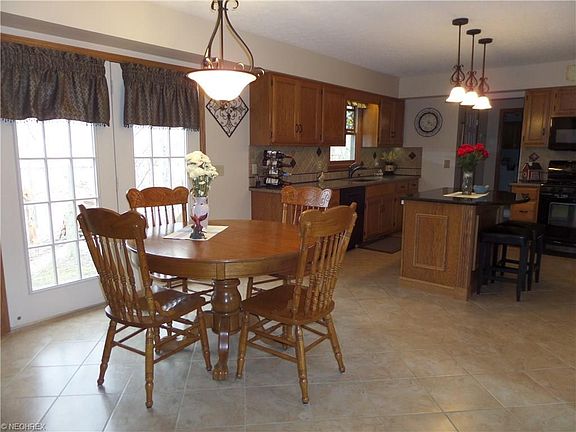 4th image of 3683 Turnberry Dr