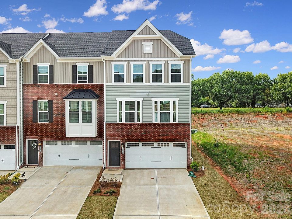 1st image of 2528 Grantham Place Dr