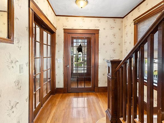 4th image of 36 1st St