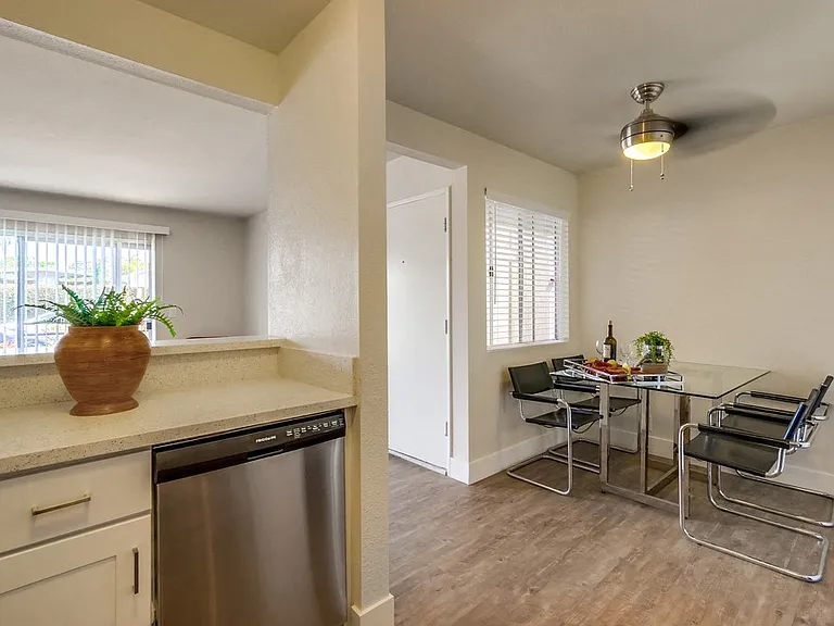 Newport Seacrest Apartments — Photo 16