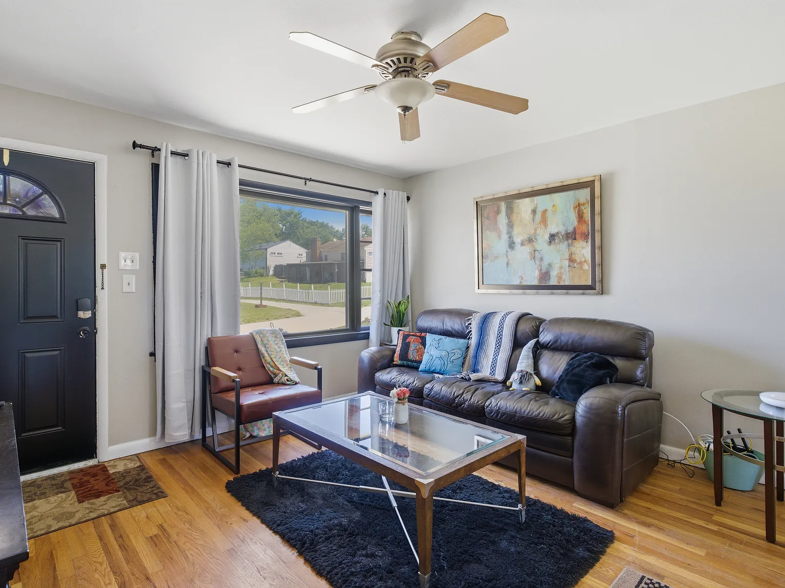 3 bed, 2.5 bath, 1176 sqft, $4,000 — Photo 3