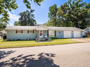 307 W Ogara St, Harrisburg, IL 62946