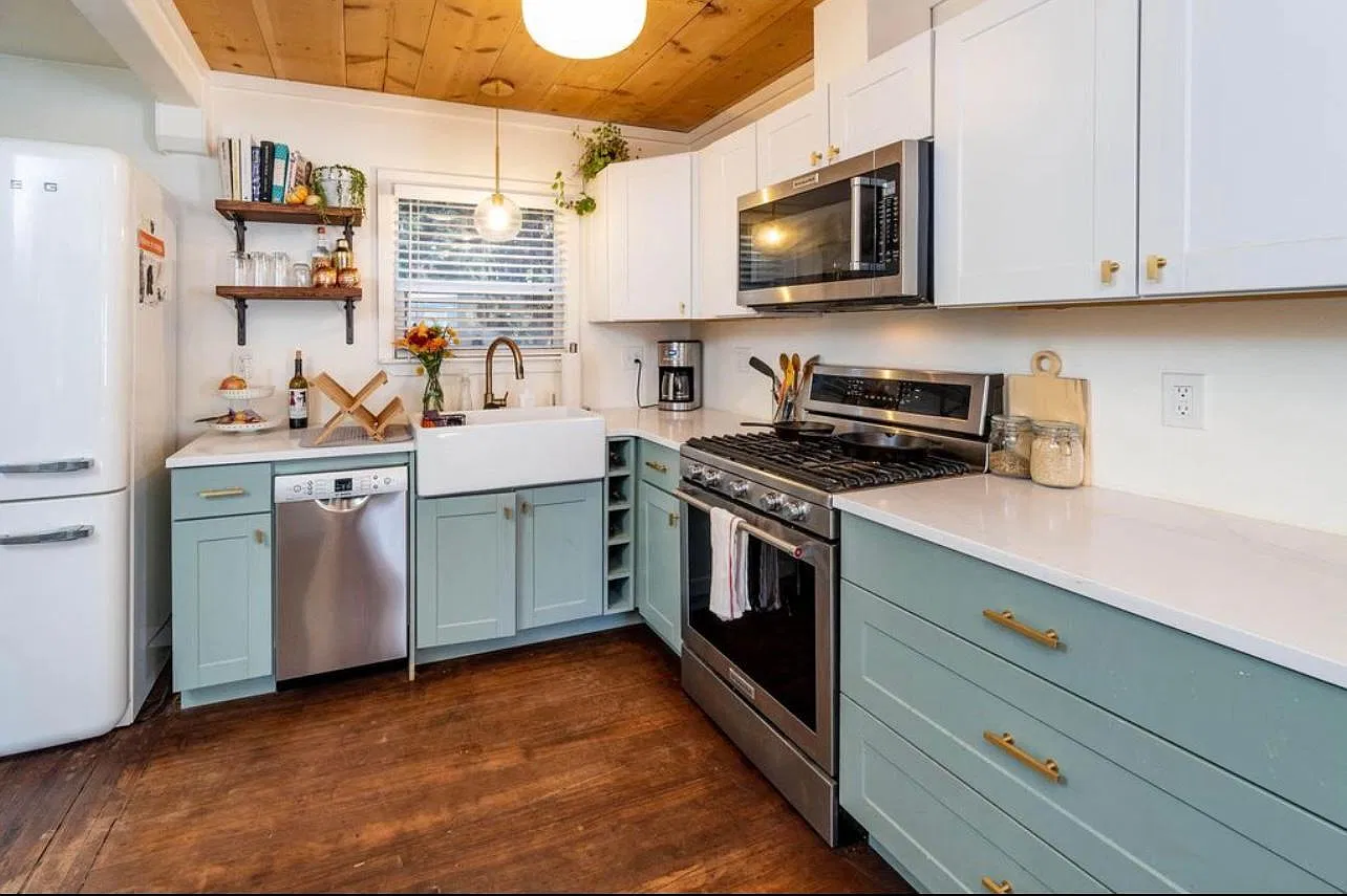 2 bed, 656 sqft, $2,350 — Photo 3