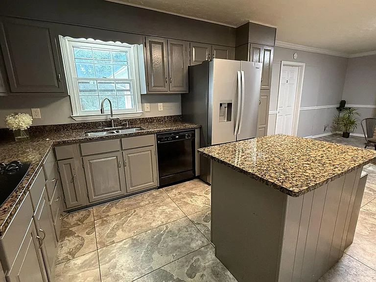 Laverte Cir SW — Photo 3