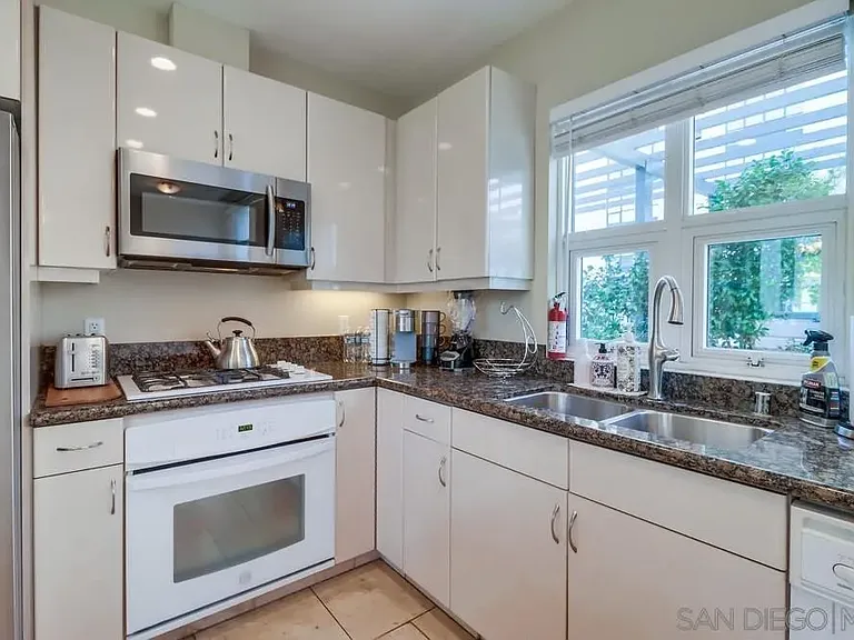 555 Front St #205 — Photo 8
