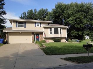 13959 Meadow Ridge Rd, Omaha, NE 68138