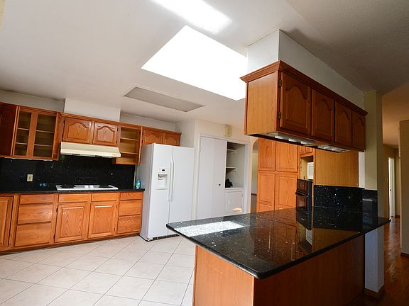 4th image of 1041 Cynthia Ln