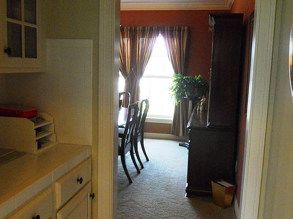 Butlers Pantry off Formal Dining Room