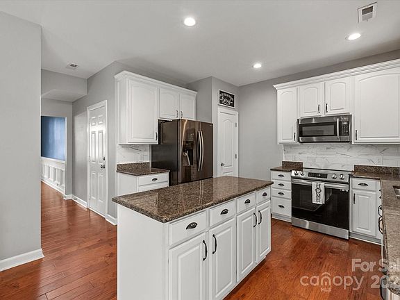 4th image of 6309 Crosshall Pl