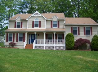 7 Lola Ct, Oak Ridge, NJ 07438