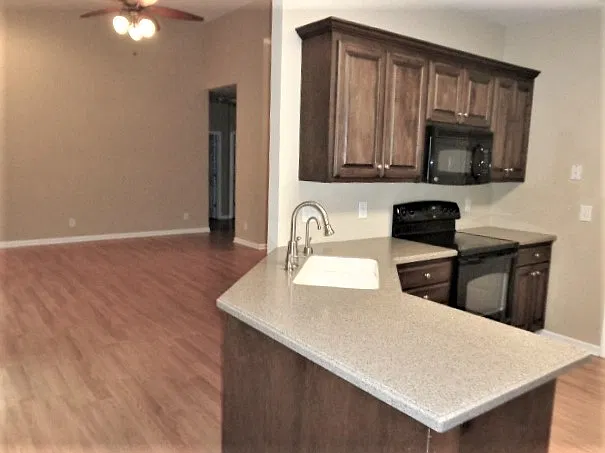 3 bed, 2.0 bath, 1906 sqft, $2,365 — Photo 4
