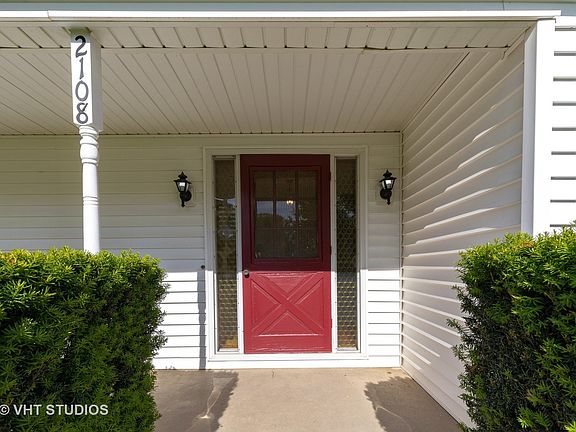 2nd image of 2108 Edgewood Dr