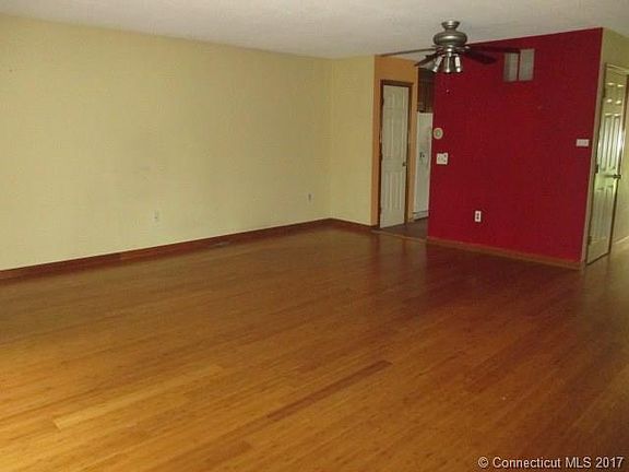 5th image of 34 Candlewood Dr