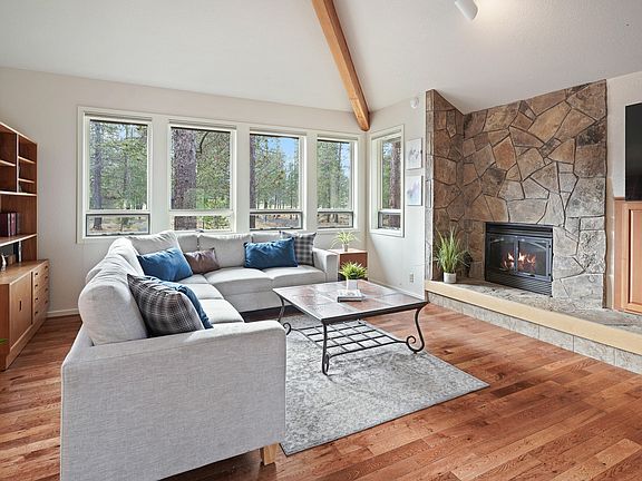 3rd image of 57666 Cottonwood Ln #9