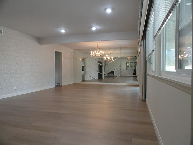 1100 La Senda Dr — Photo 1