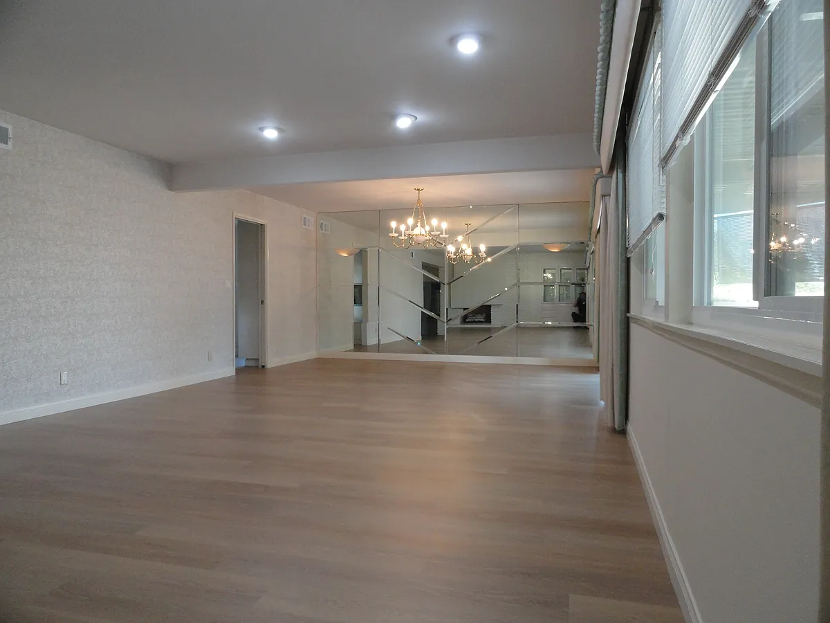 Building Photo - 1100 La Senda Dr