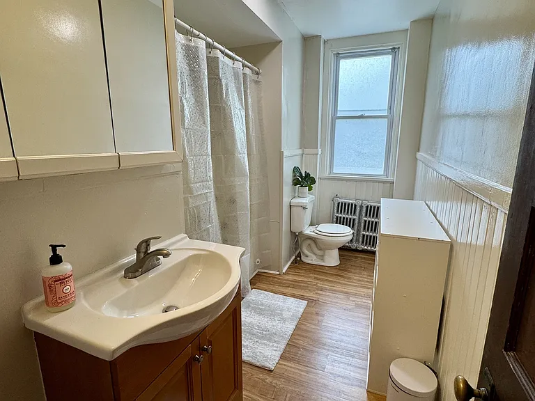 614 University Ave — Photo 38