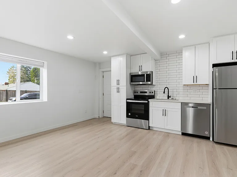 5801 S Cushman Ave #3 — Photo 5