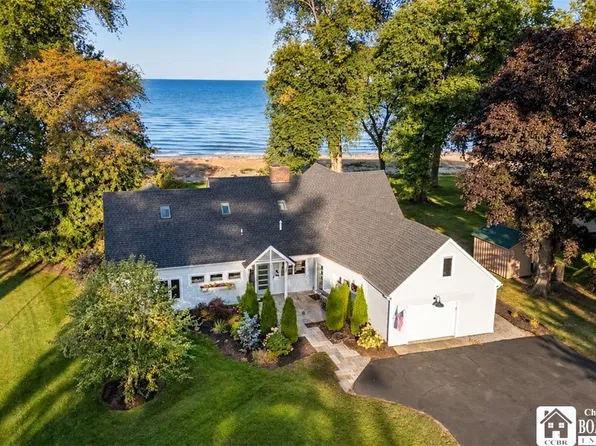 14 Beach Rd, Dunkirk, NY 14048