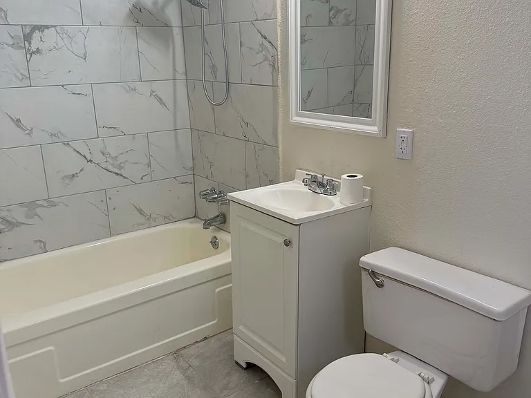 2913 Stewart Ave #4 — Photo 4