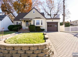 10 Durand Pl, Rochelle Park, NJ 07662