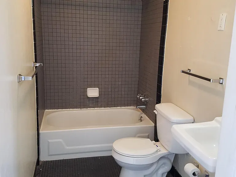 131 S 22nd St #7 — Photo 7