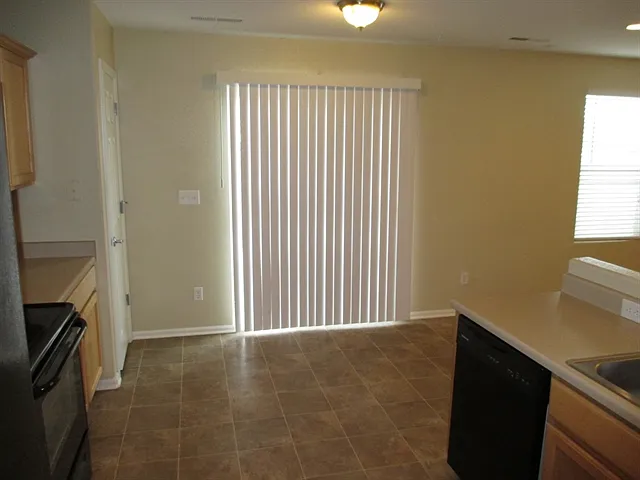 802 Sunrise Dr — Photo 4