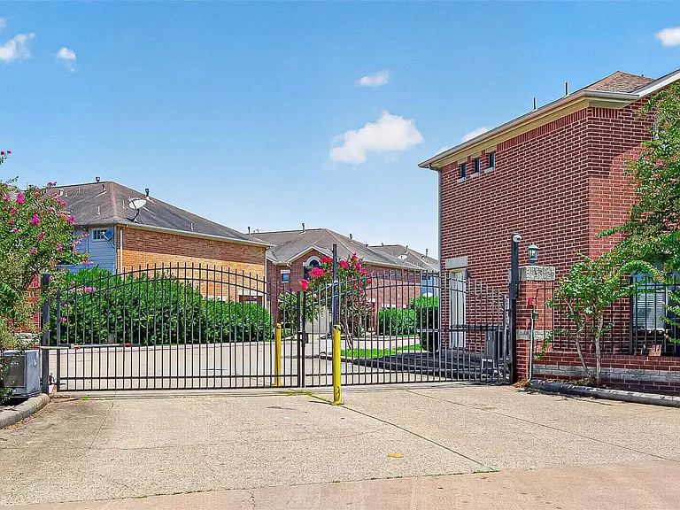 5951 S Loop E #38 — Photo 35