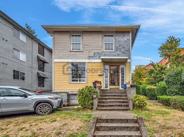 818 NE 42nd St #3, Seattle, WA 98105