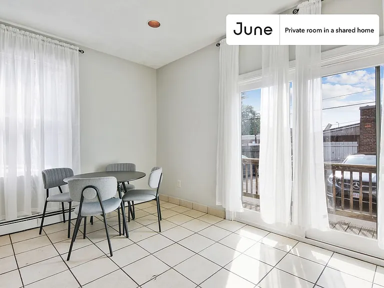 21 Highgate St #B — Photo 10
