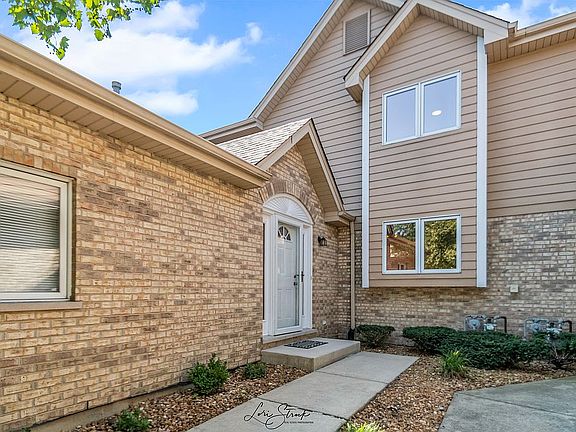 3rd image of 8041 Enclave Ln