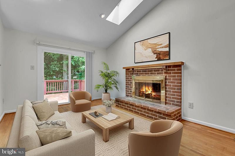 1st image of 285 Shakespeare Dr