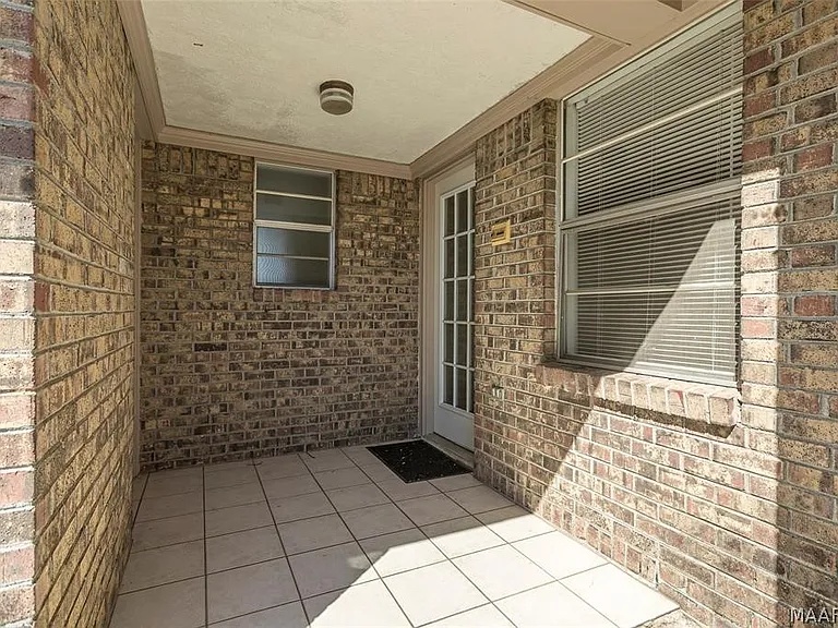 110 Diane Dr — Photo 36