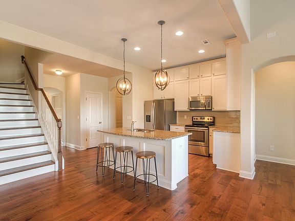2nd image of 2116 English Garden Way