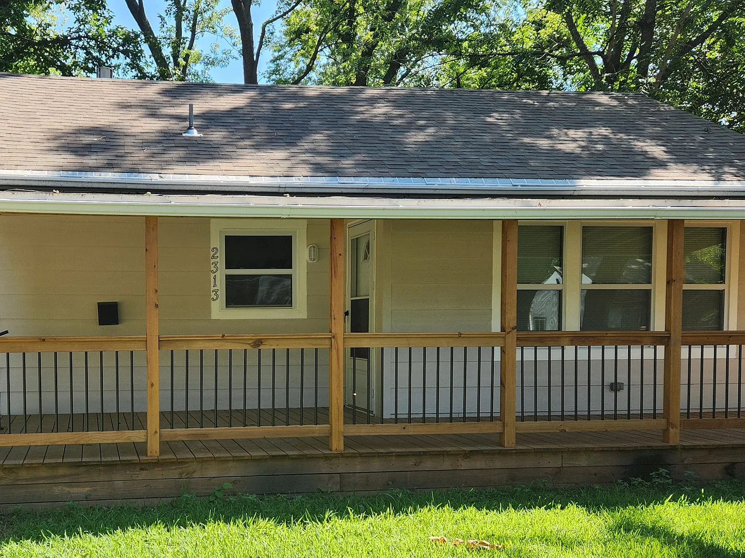 3 bed, 1.5 bath, 956 sqft, $1,400 — Photo 2