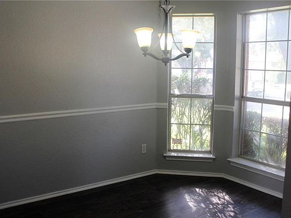 2nd image of 2821 Saint Thomas Ln