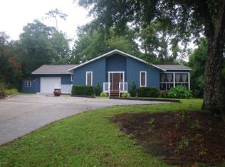 702 Wagon Cir, Morehead City, NC 28557