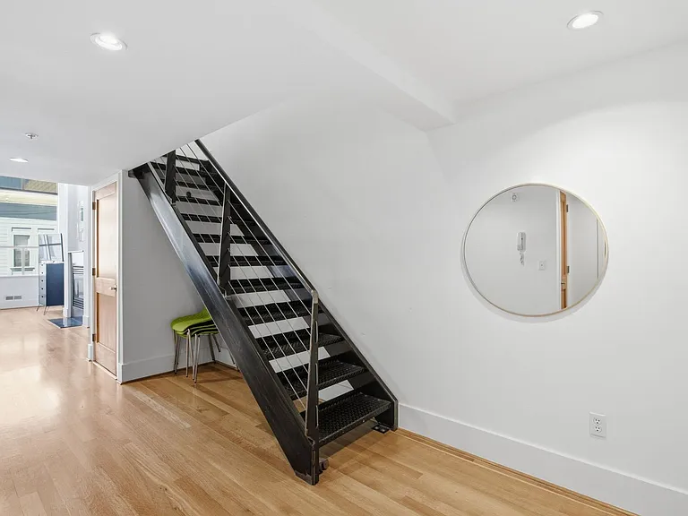 520 6th St #9 — Photo 16
