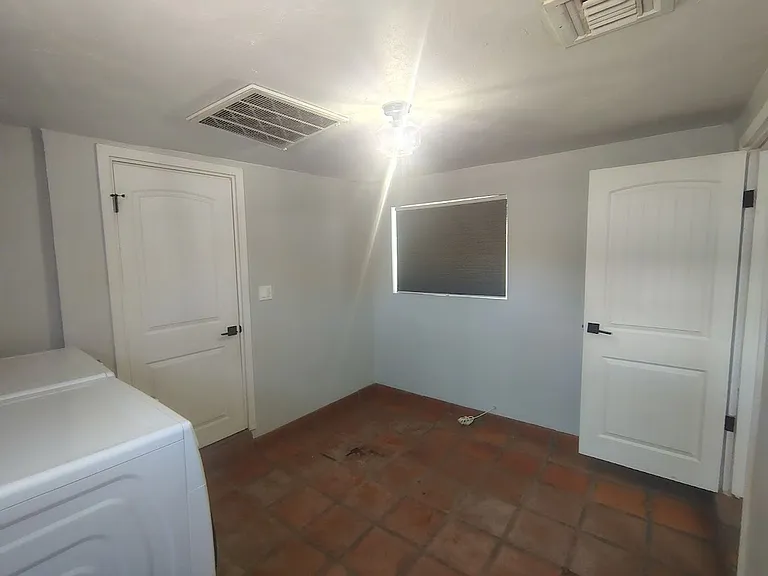 23 E Adams St — Photo 14