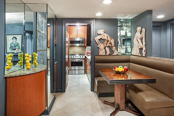 Sold by R New York | media 12