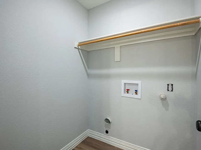 2318 Bennington Dr — Photo 7