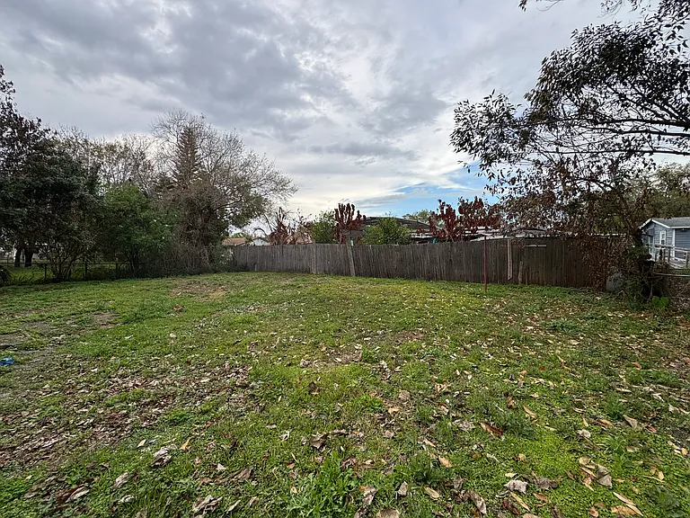 555 Cadillac Blvd — Photo 13