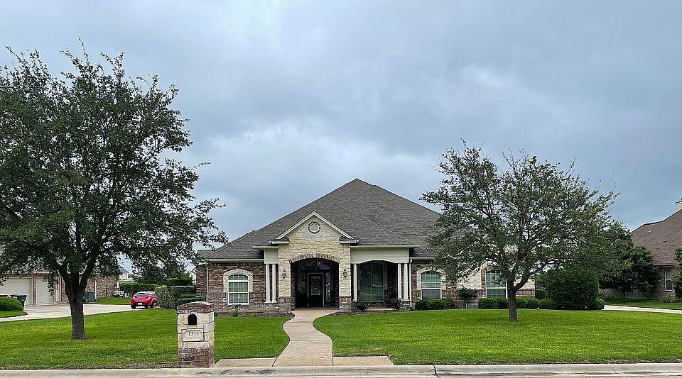 1st image of 1315 Walker Cir