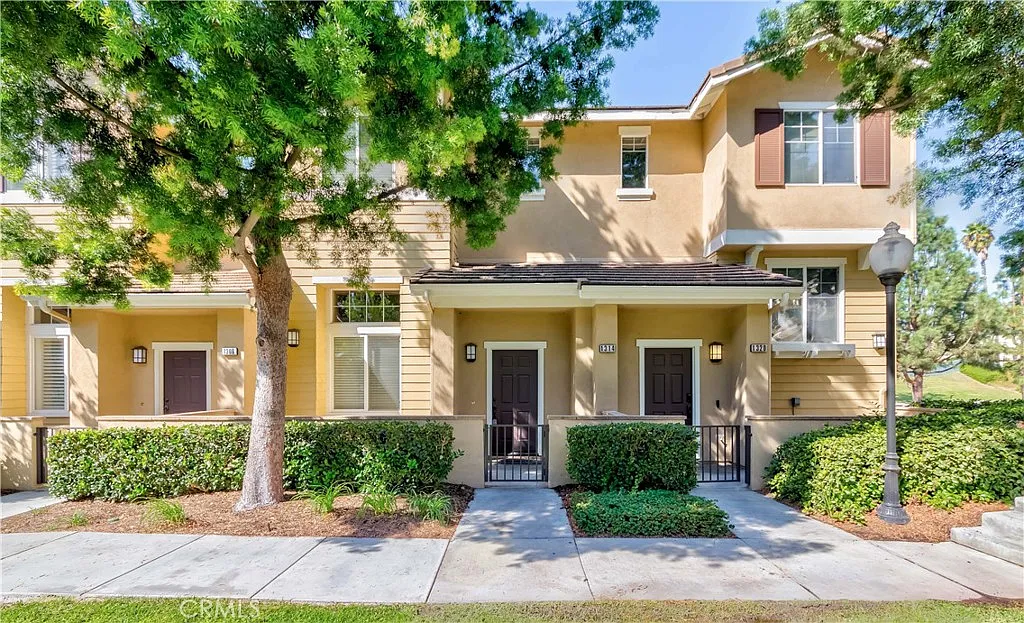 3 bed, 2.5 bath, 1502 sqft, $4,100 — Photo 1