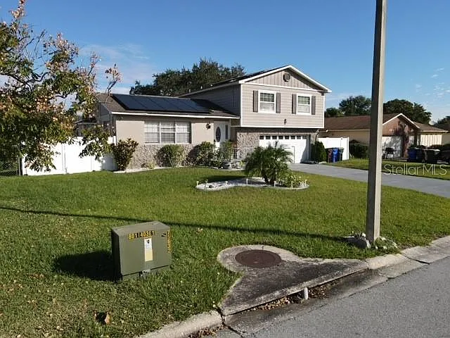 4 bed, 3.0 bath, 1649 sqft, $2,600 — Photo 1
