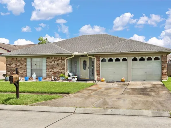 2121 Sugarloaf Dr, Harvey, LA 70058