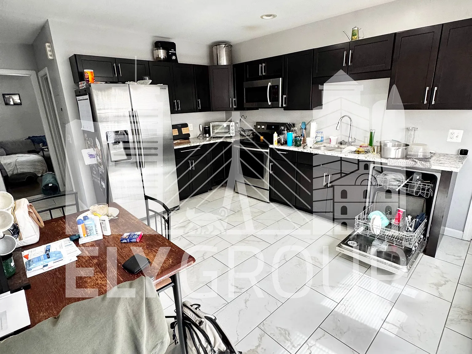 2 bed, 800 sqft, $2,000 — Photo 2